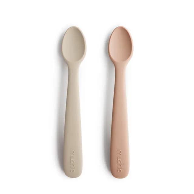 Mushie Matningsskedar Silikon Blush/Shifting Sand 2-pack