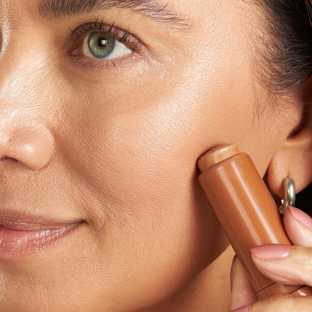 PÜR Silky Tint Creamy Multitasking Stick with Peptides Bronze Babe 6 g 5