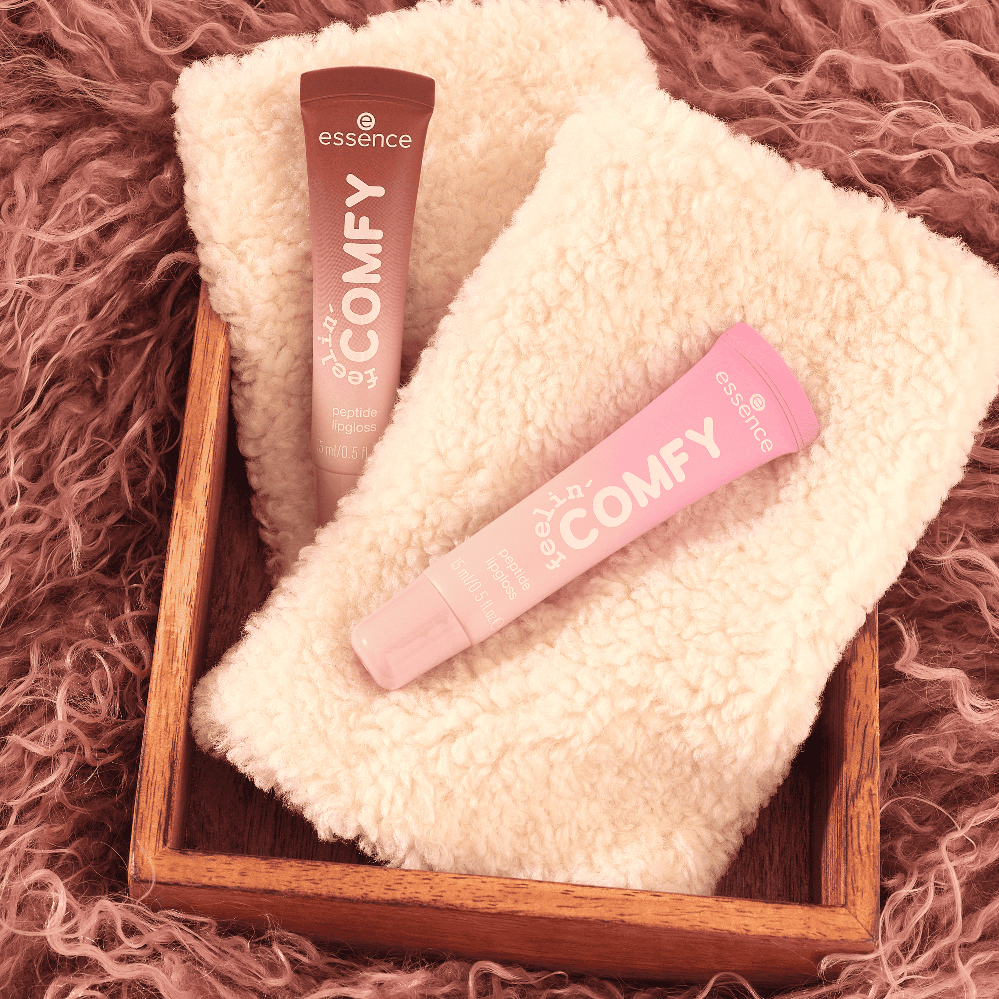 essence Feelin' Comfy Peptide Lipgloss 02 15 ml - produktbild 3