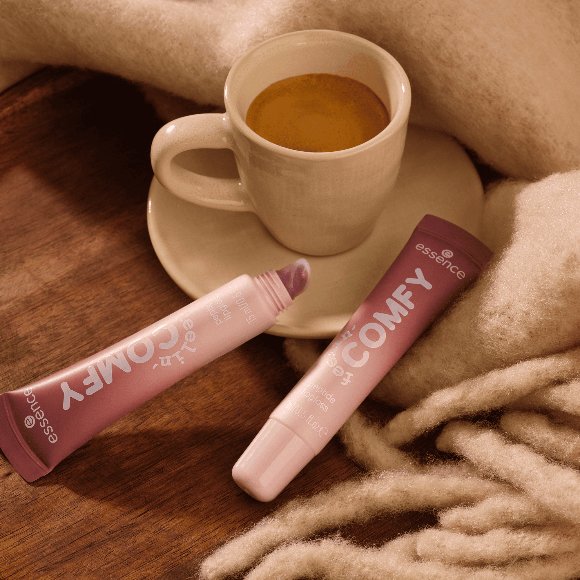 essence Feelin' Comfy Peptide Lipgloss 02 15 ml - produktbild 4