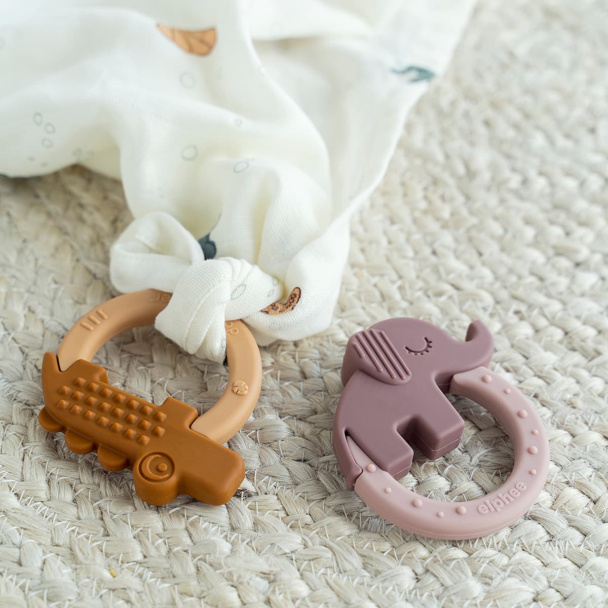 Done by Deer Bitring Deer friends Mustard/Powder 2-pack - produktbild 3