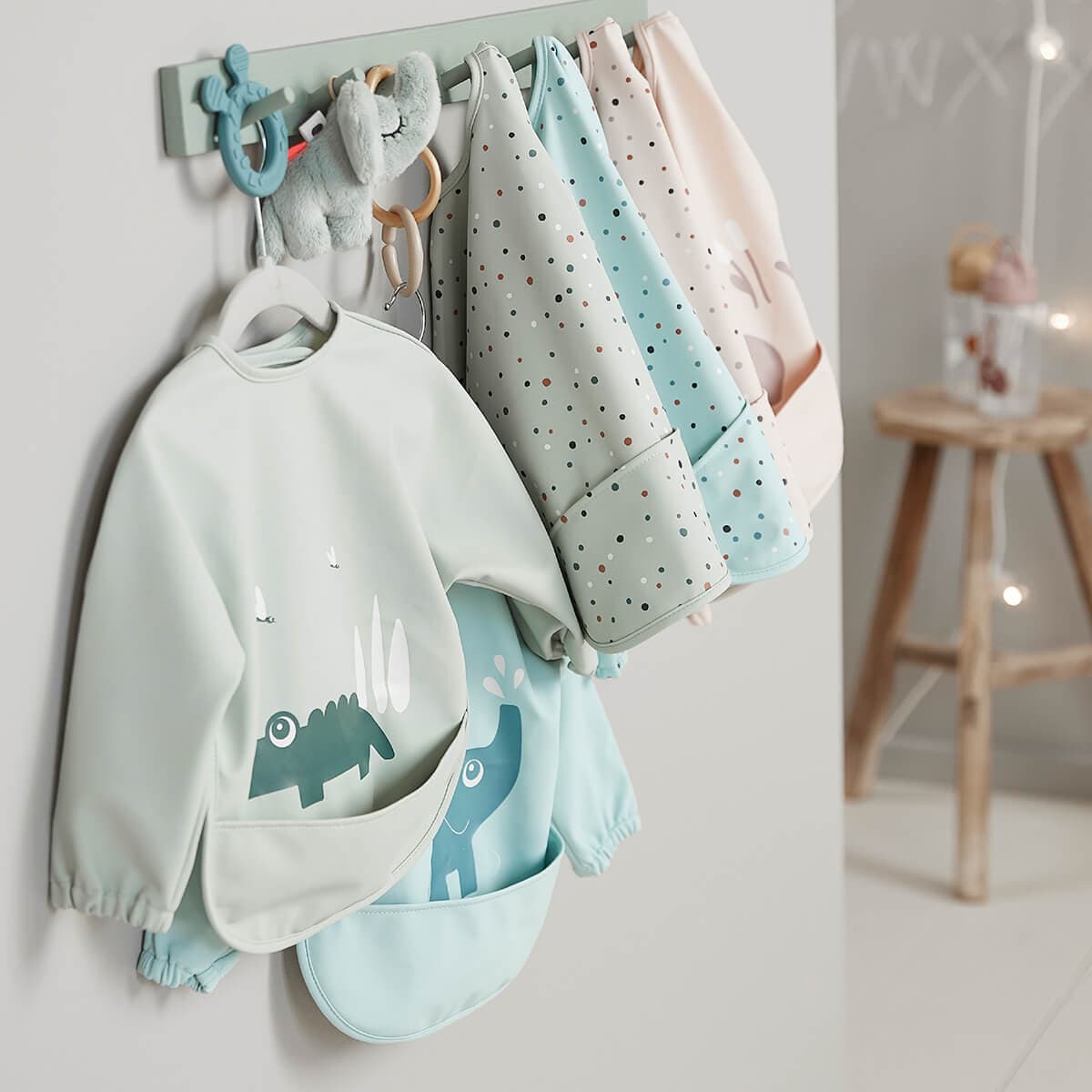 Done by Deer Långärmad Haklapp Happy dots Green - produktbild 4