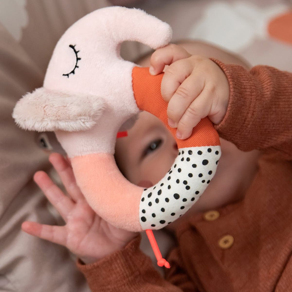 Done by Deer Sensory ring rattle Elphee Powder - produktbild 5