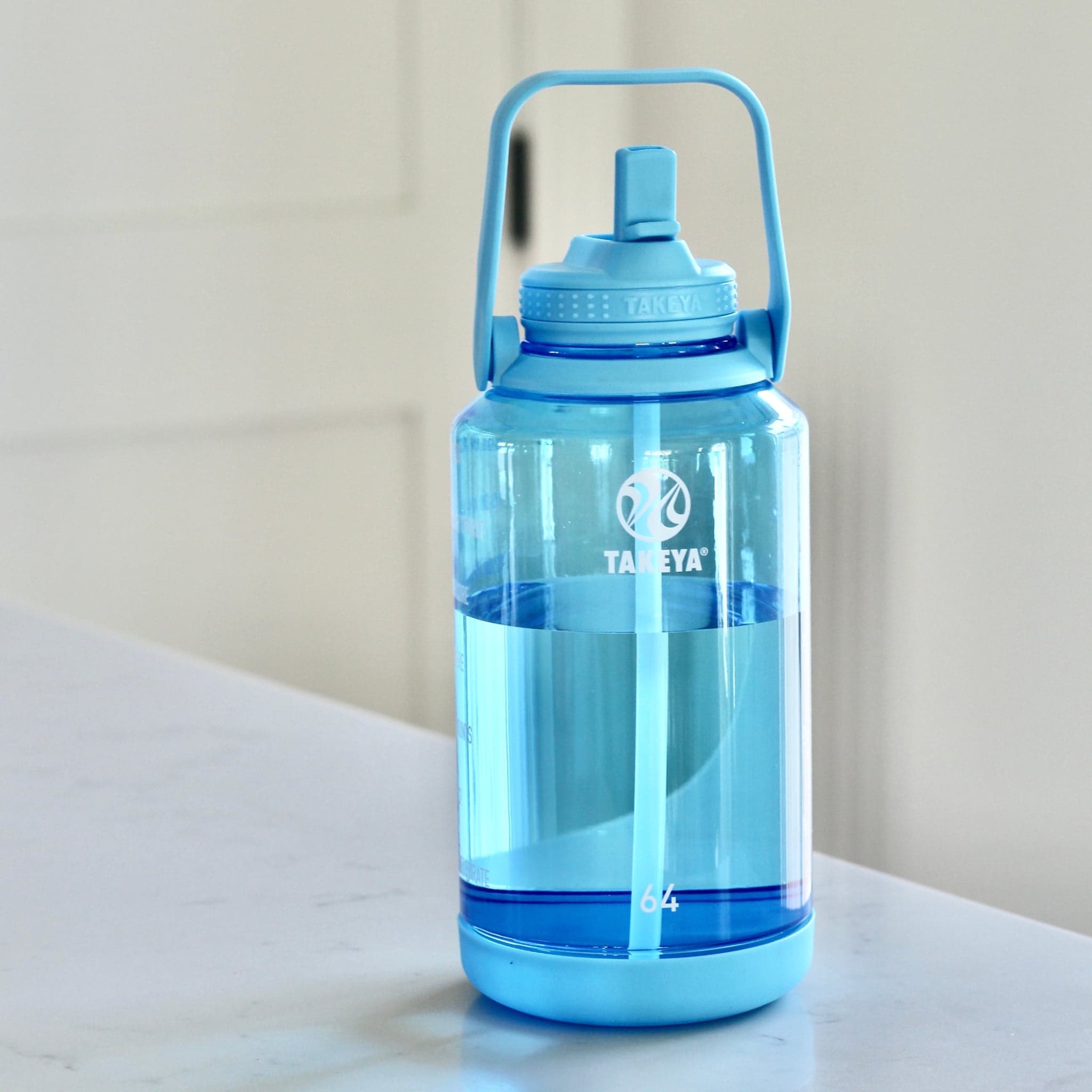 Takeya Tritan Motivational Straw Bottle Breezy Blue 1,9 liter 4