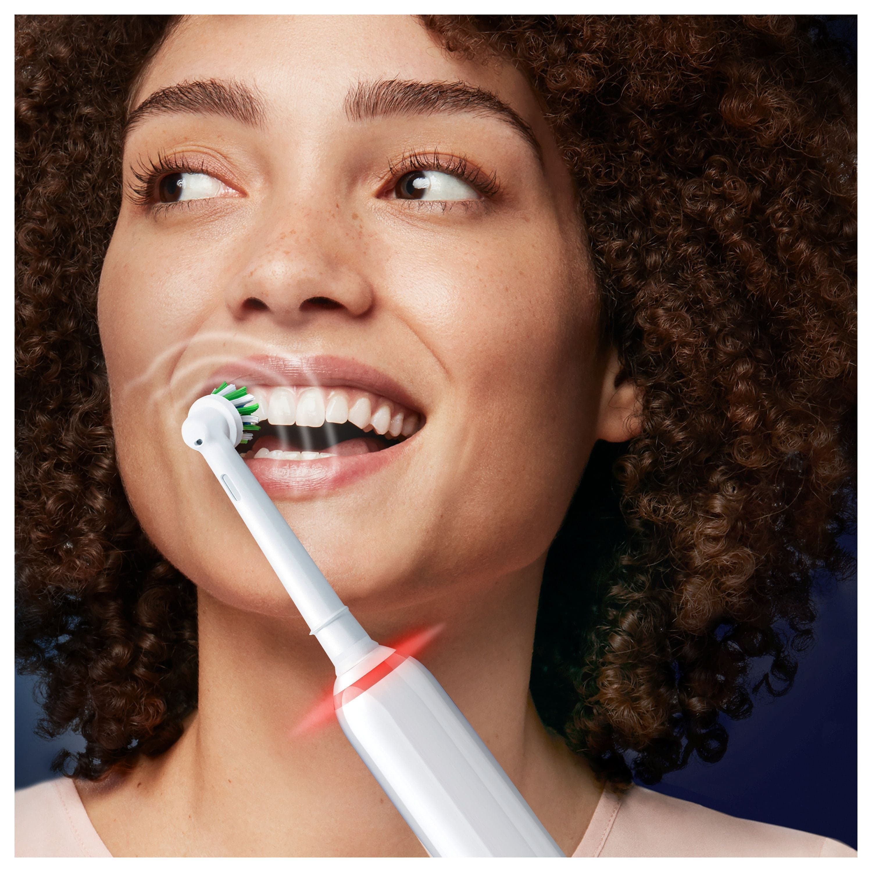 Oral-B S3 Vit Eltandborste 2 Cross Action Tandborsthuvuden 3