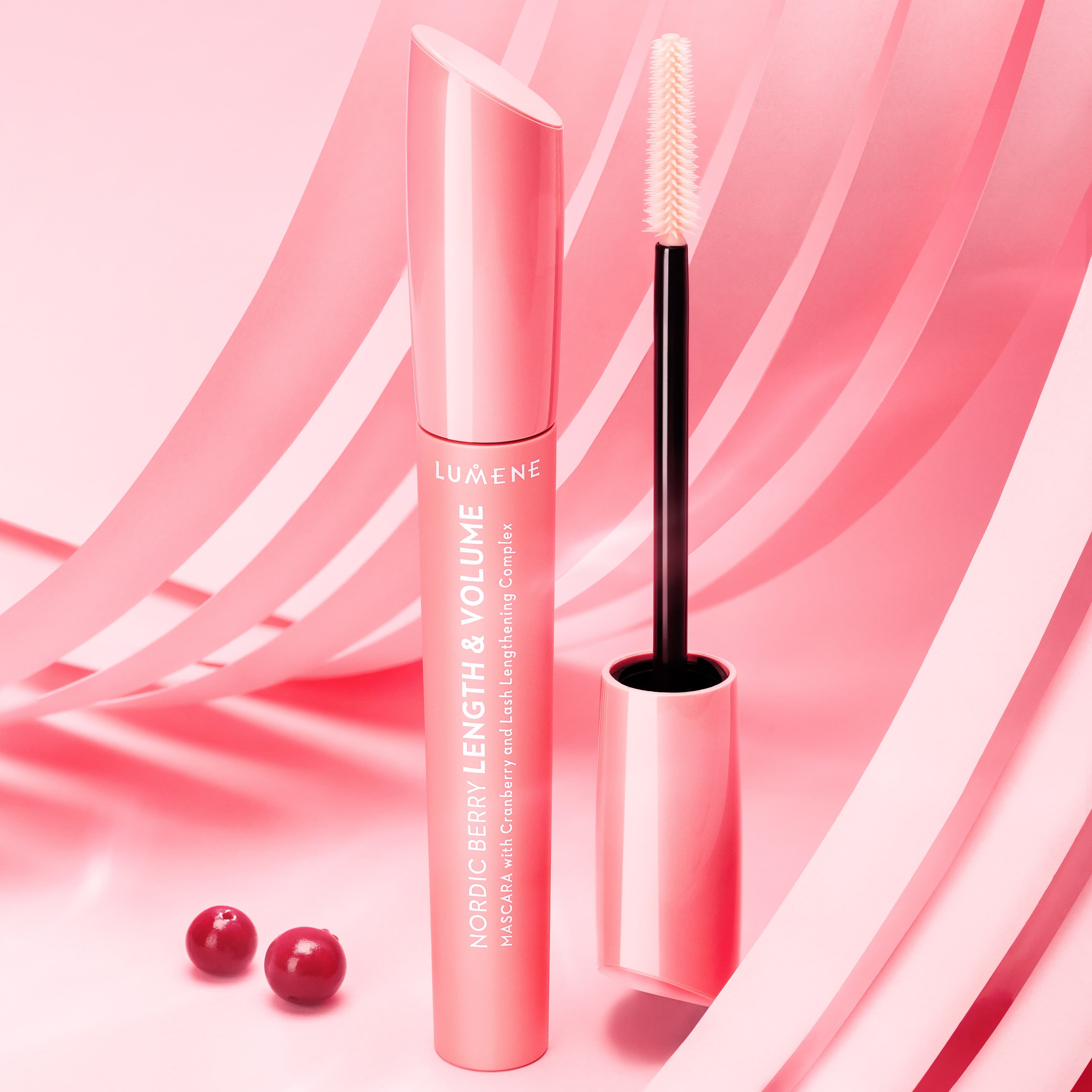 Lumene Nordic Berry Length & Volume Mascara Black 8 ml - produktbild 3