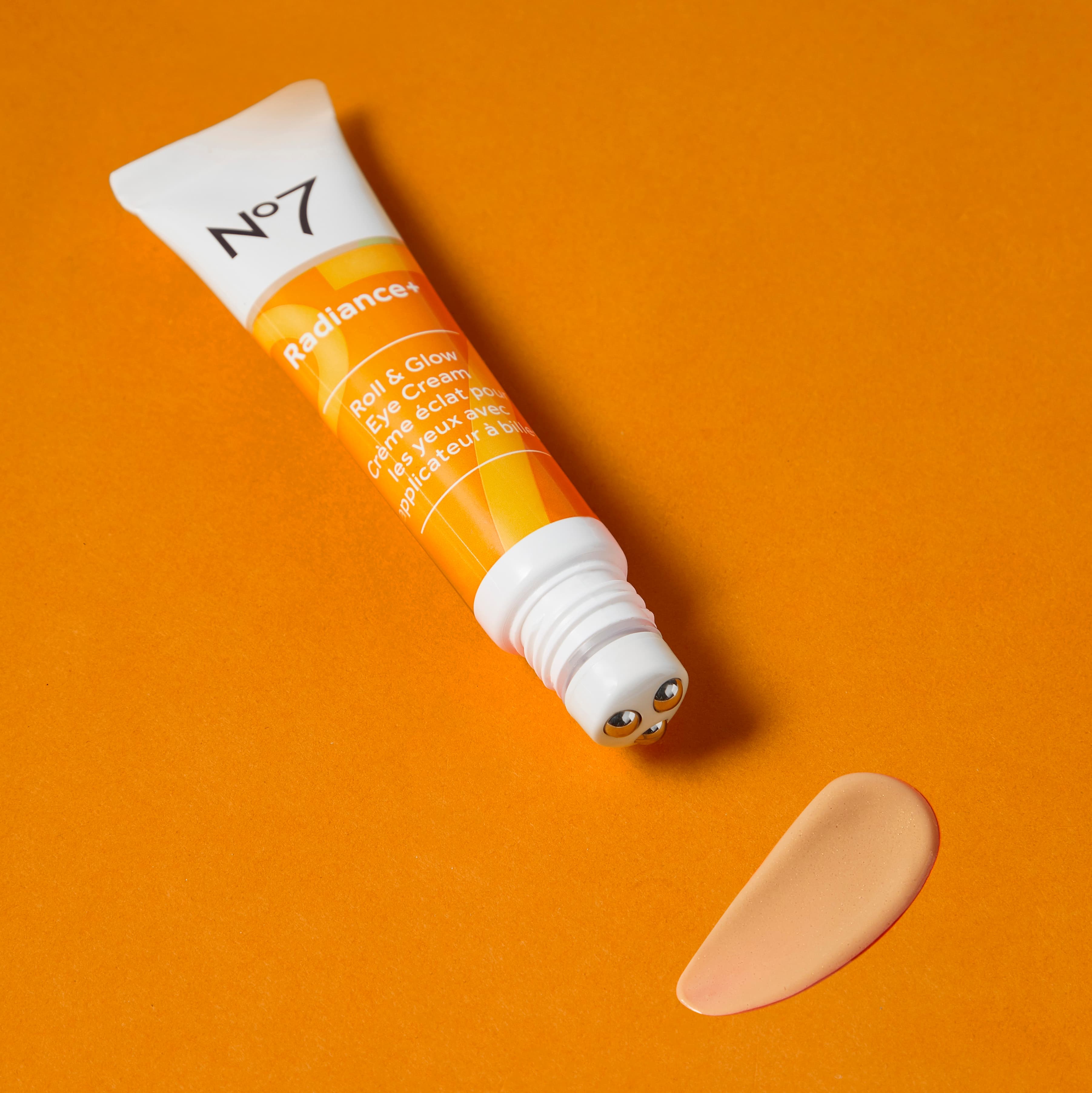 No7 Radiance+ Roll & Glow Eye Cream 15 ml 3
