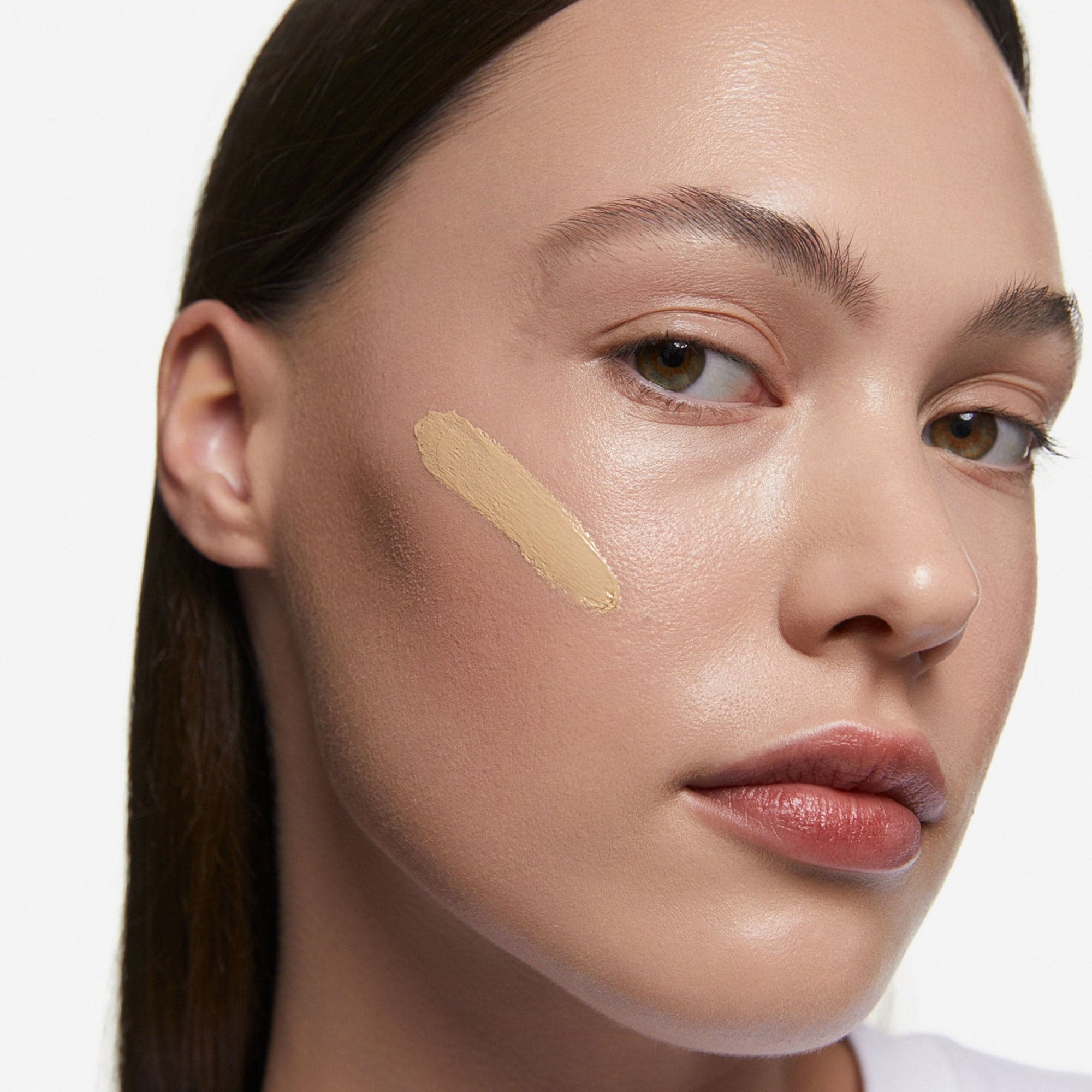 Inglot Skin Focused Care Face Foundation SPF50+ Yellow Beige 30 ml - produktbild 3