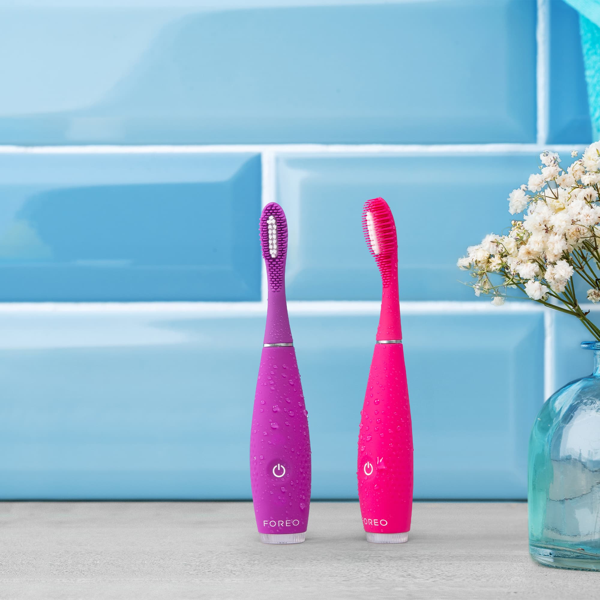 FOREO ISSA 4 Smile Sonic Toothbrush Wild Strawberry 4
