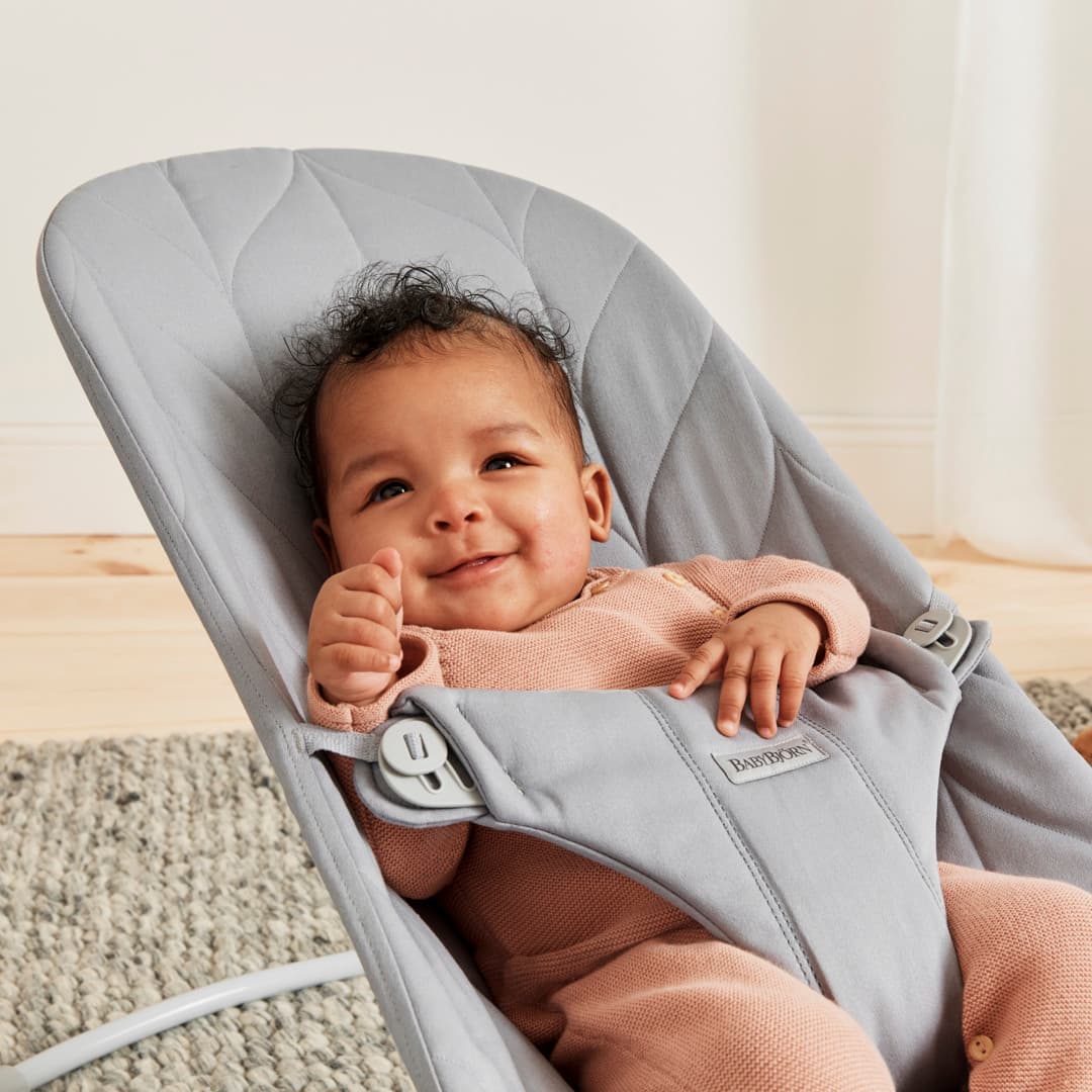 BabyBjörn Bouncer Bliss Petal Quilt Light Grey 5