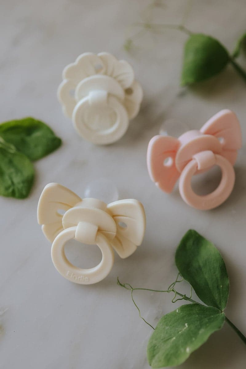 Elodie Binky Bloom Latex 3m+ Vanilla White - produktbild 4