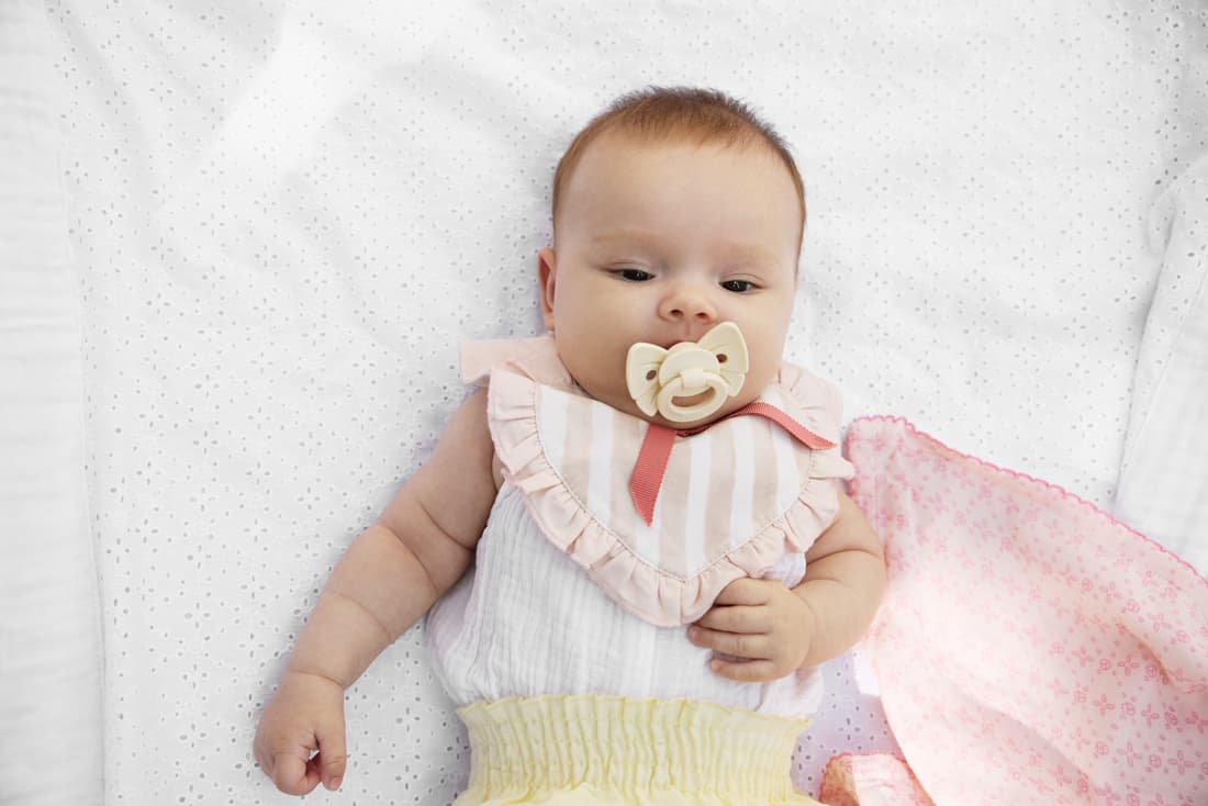 Elodie Binky Bow Silicone 3m+ Oat White 3