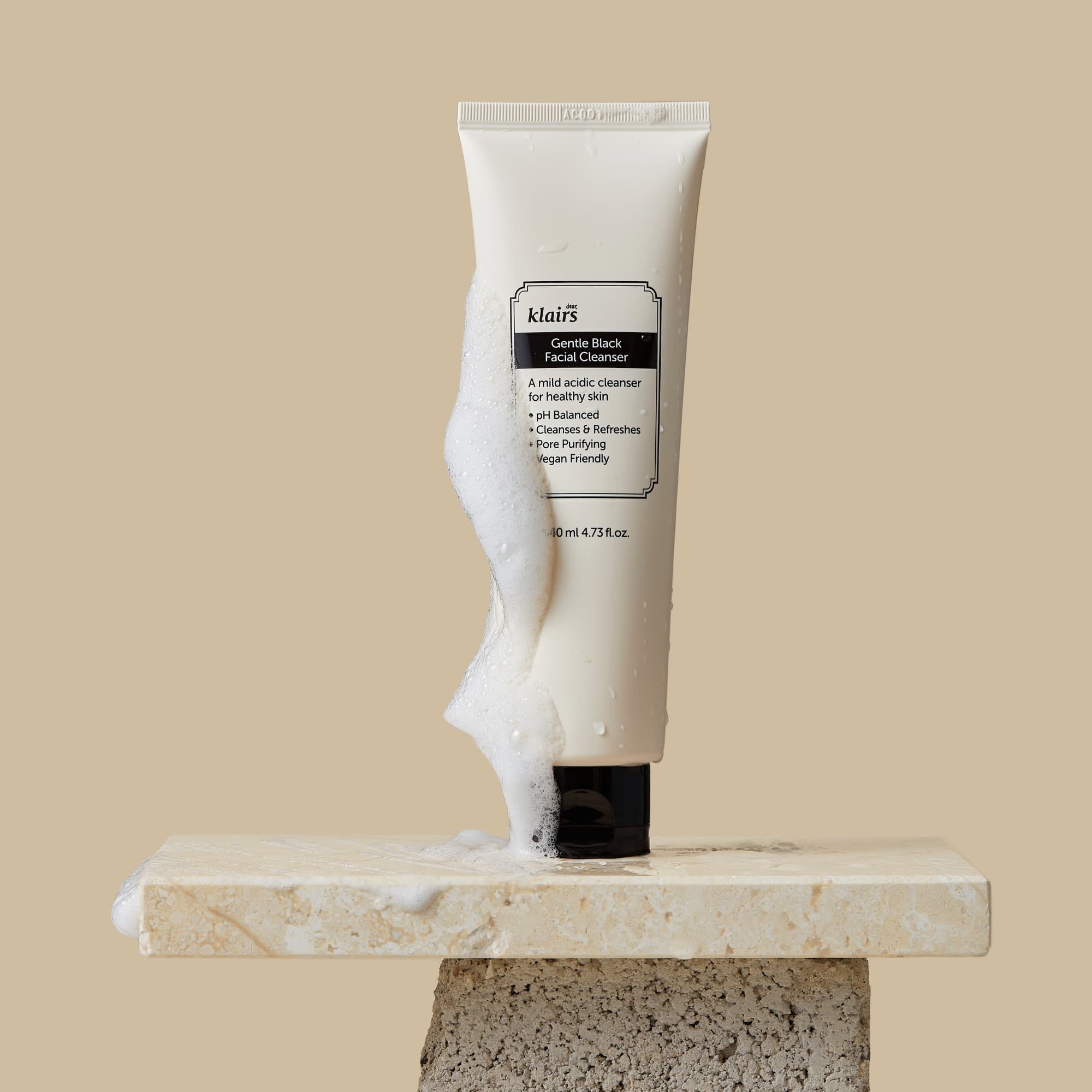 Klairs Gentle Black Facial Cleanser 140 ml 2